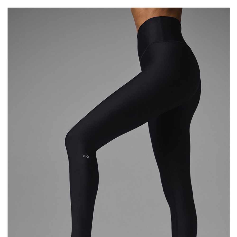 Selling Alo high-waist, brand-new airlift legging. Size S. $100. NEVER WORN!
